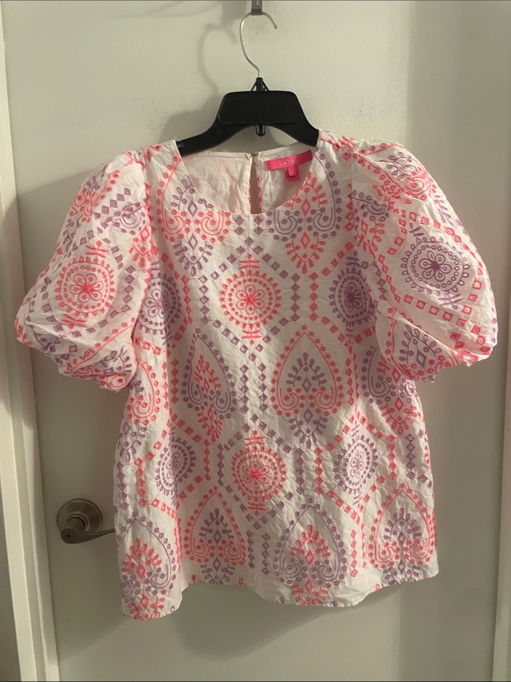 Lilly Pulitzer medium Pratt white pink lilac Eyelet Embroidered puff s/s blouse